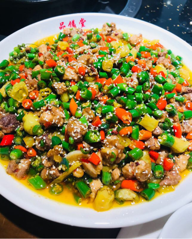 只为你跳跃味蕾飘香战斗鸡,是的,尖椒鸡中的战斗鸡,青椒红椒和昆明