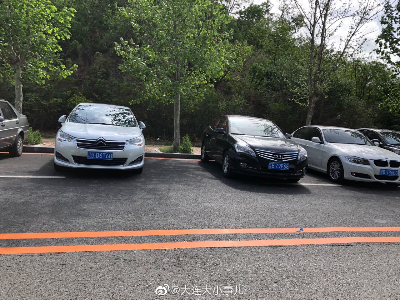 网友:普罗旺斯三期门口,埃森哲门口,员工随意停