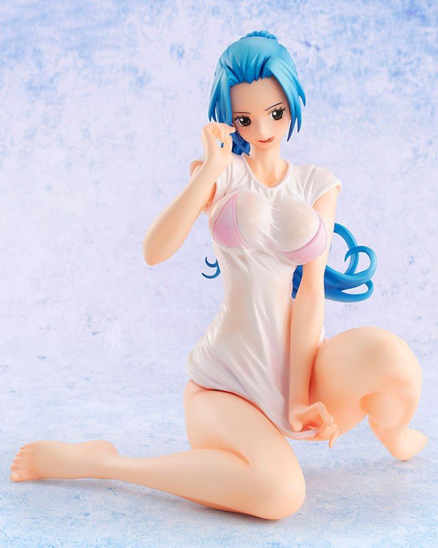 蕾玖泳装手办高约115厘米