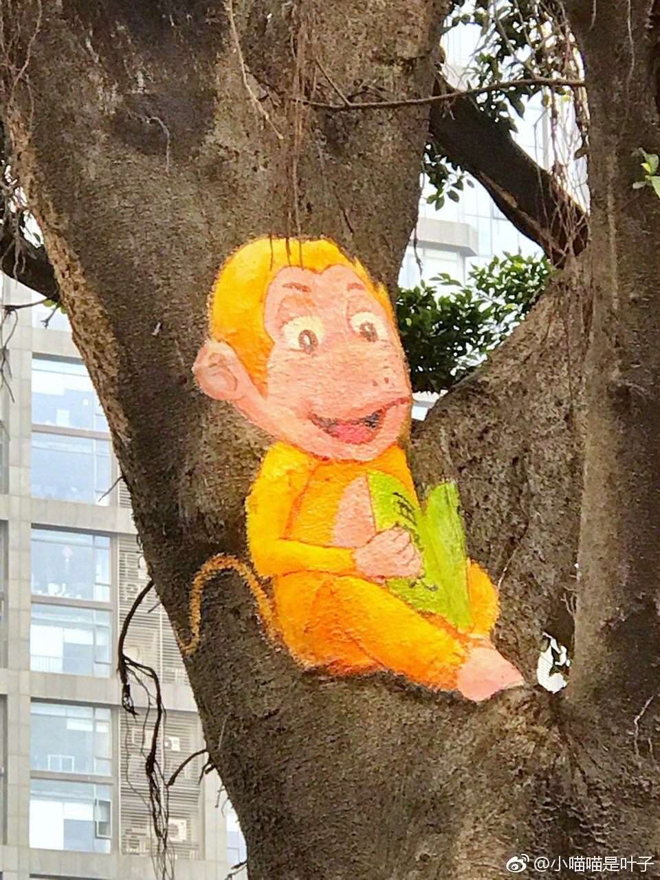 当成都的树干上画上可爱的小动物时,这个冬天是不是显得尤其的温暖