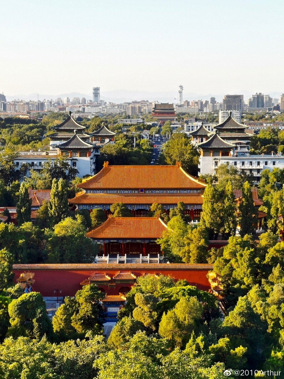 在景山公园的望春亭上俯瞰北京中轴线