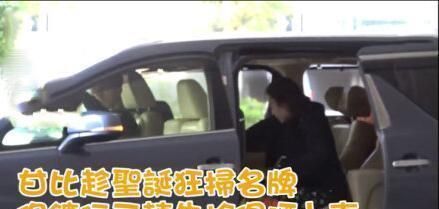 香港土豪刘銮雄,保镖豪车出门购物,半小时花6位数