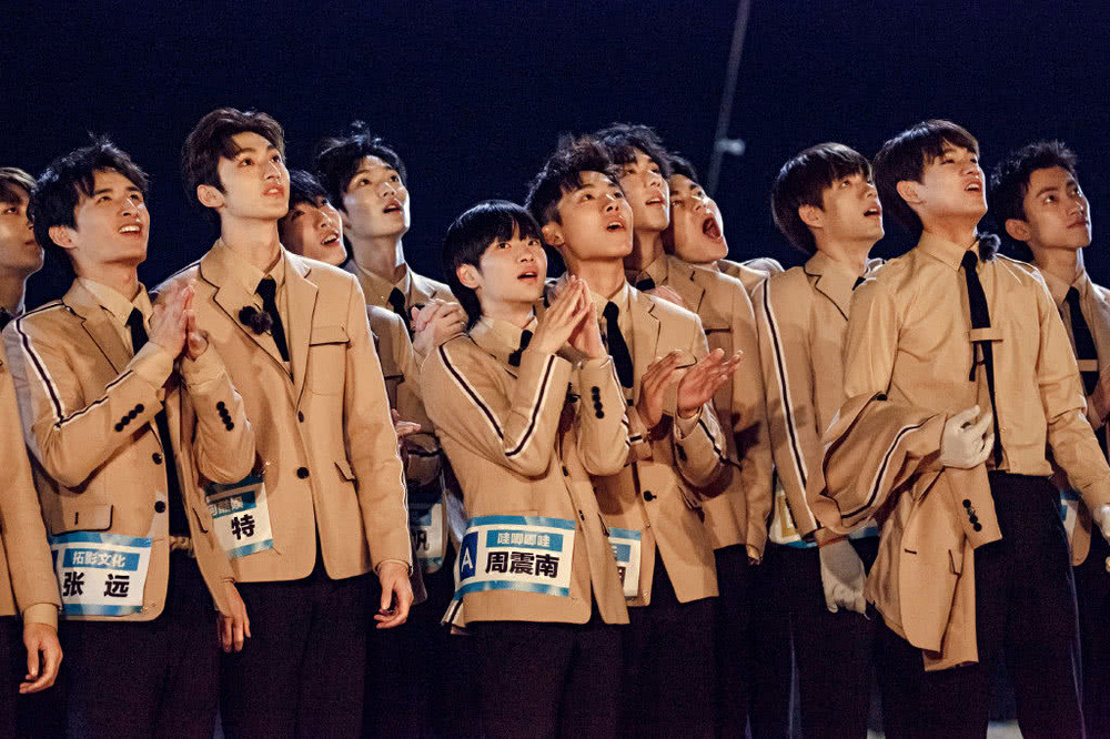 创造营团名出炉! 华晨宇一身红衣飙高音, 火箭少女c位是她!