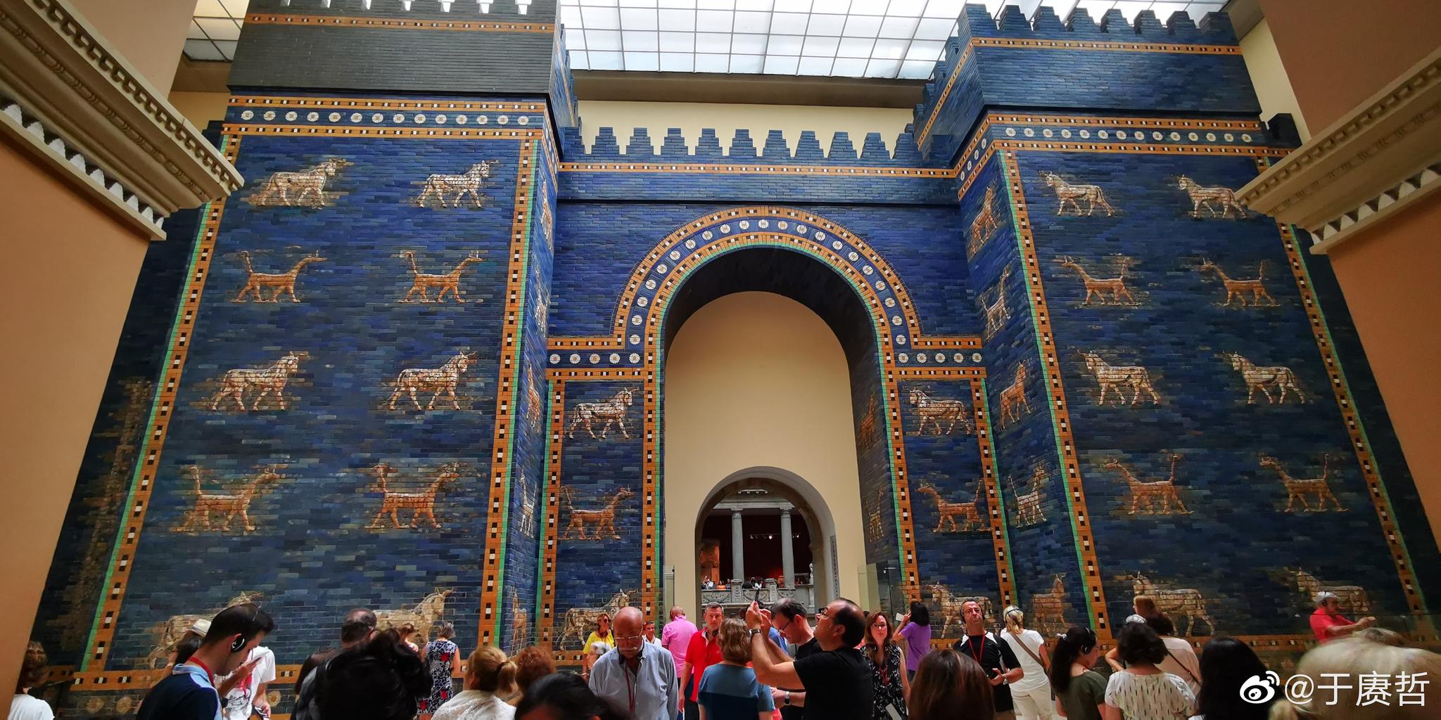 公元前575年左右尼布甲尼撒二世下令建造的巴比伦伊丝塔门