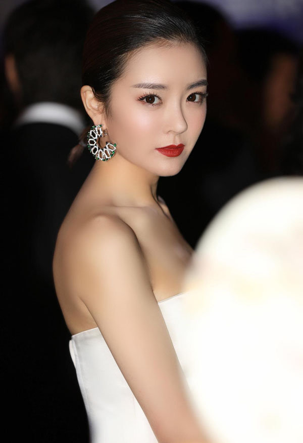 种丹妮闪耀第九届北京国际电影节闭幕式红毯