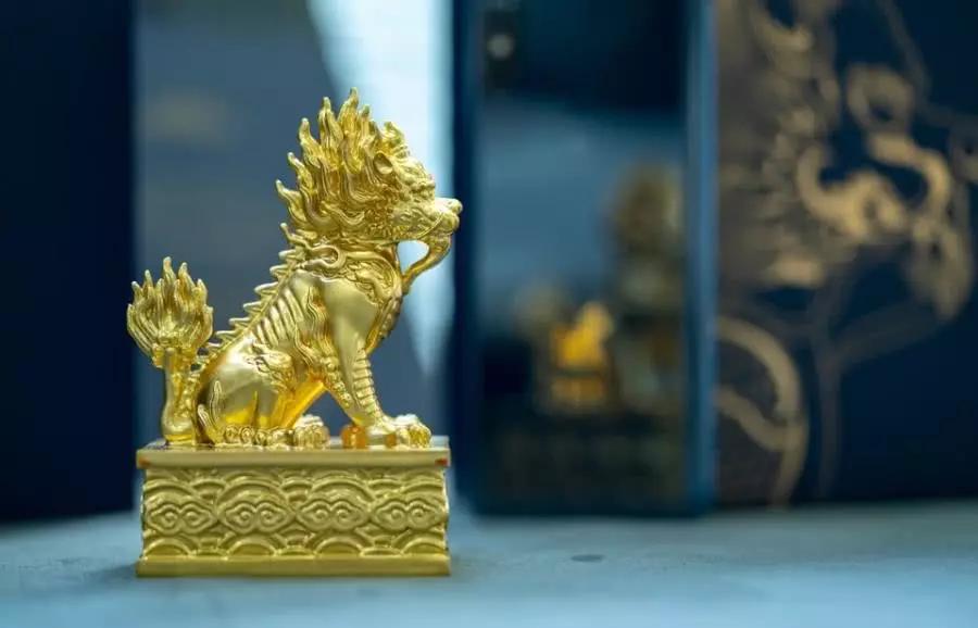 小米mix3故宫版开售配套獬豸和三年上网卡值不值得买