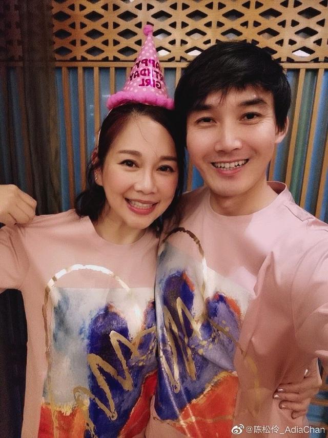 陈松伶携张铎穿情侣装庆49岁生日温馨浪漫结婚八年无子女留遗憾