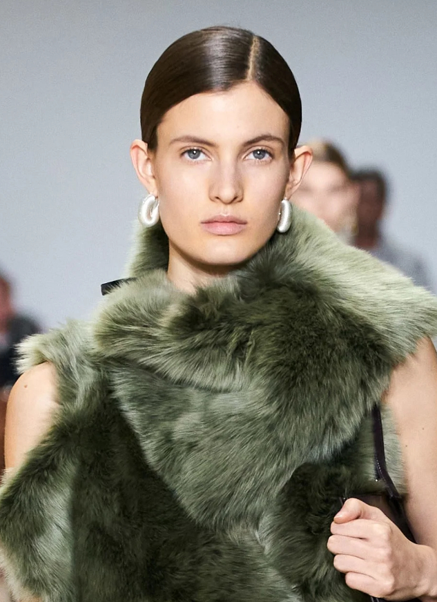 sander fall winter 2020 秀场上的职场三七分发型实用又抢眼|时装周