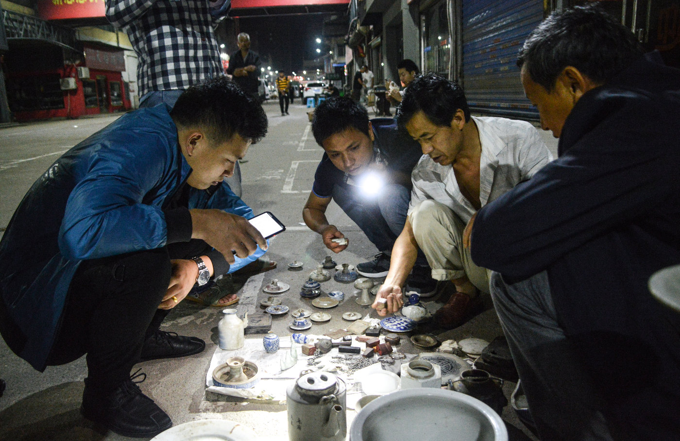 曙光路古玩城"鬼市":淘"宝"者们梦开始的地方