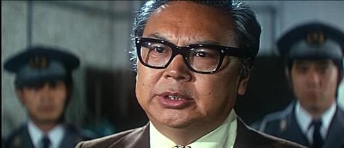与李小龙斗殴，和成龙交恶，昔日影坛大哥走向没落，终凄冷离世