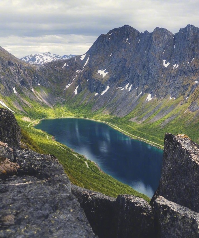穿过挪威的森林去看世界尽头的绝美峡湾