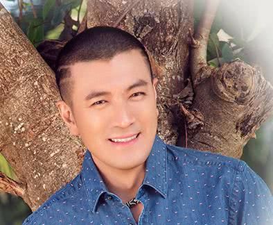 杨安迪是杨子与黄圣依的大儿子,于2012年3月2日出生于温哥华.