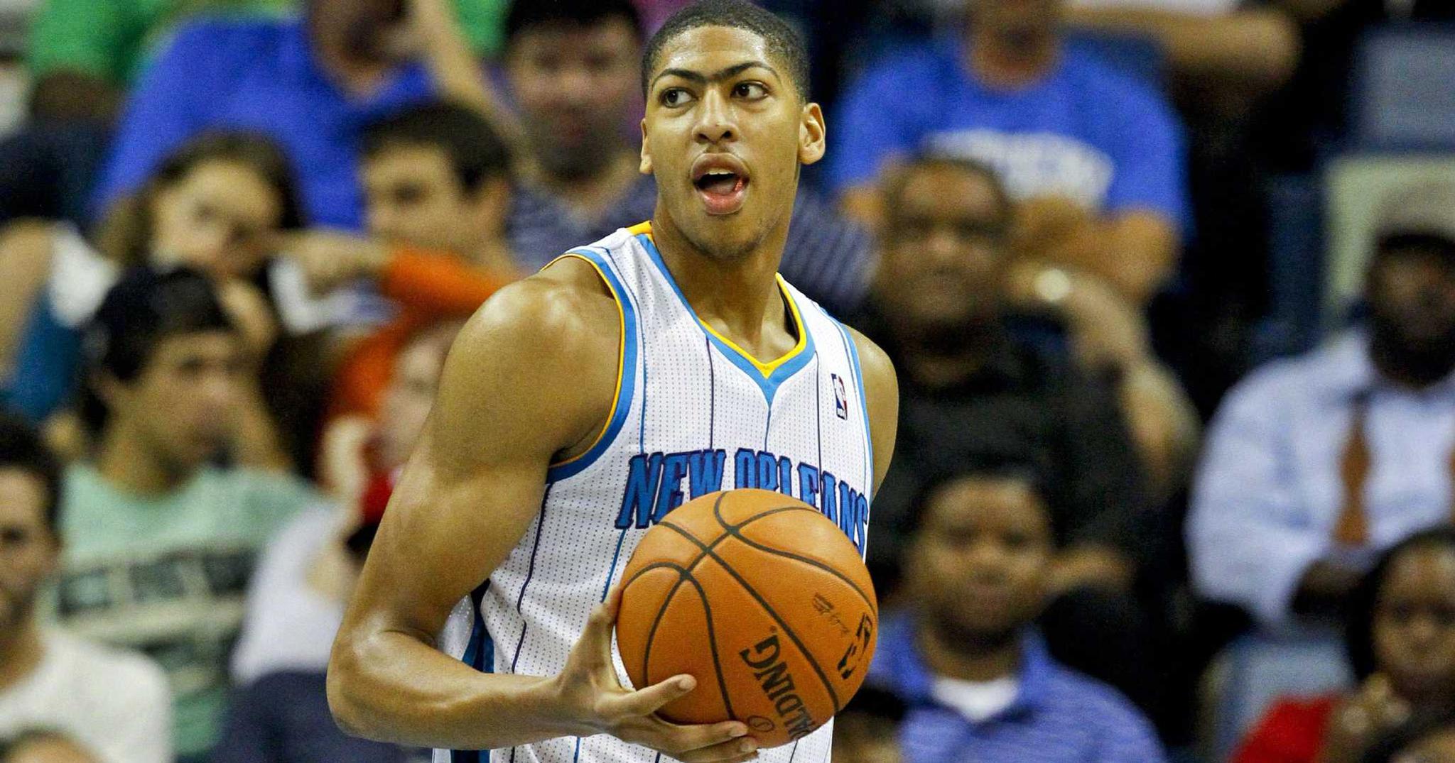 新秀赛季的安东尼戴维斯和现在的气质完全不同