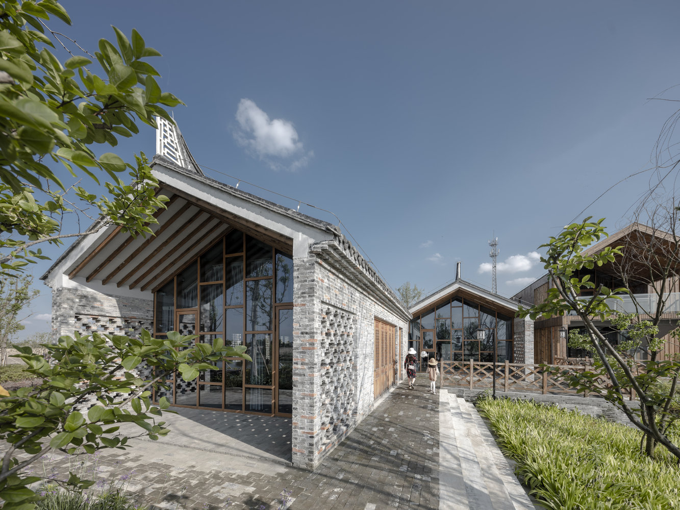 绿地东北亚国博城城市展厅 建筑设计 / 荷于景观 | 特来设计