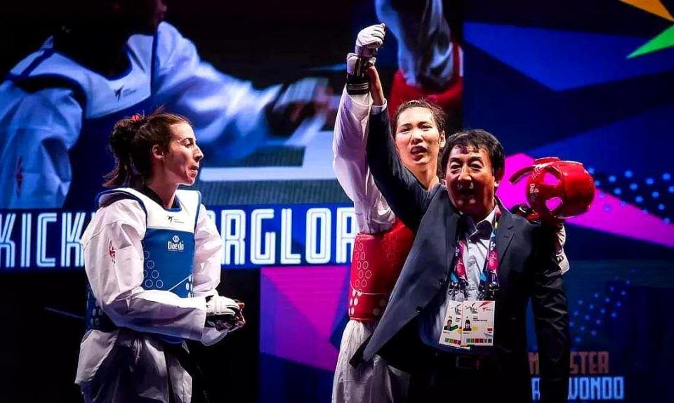 世锦赛最佳裁判为郑姝音喊冤英媒沃克顿在嘘声中庆祝胜利