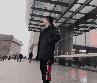 经常看直播的朋友应该对于张恒久这个lol主播非常熟悉吧,作为一个玩的