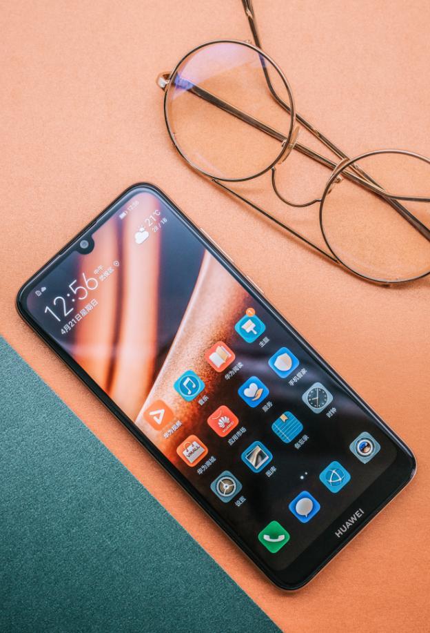 为年轻人带来时尚轻奢的硬核体验千元华为畅享9e做到了