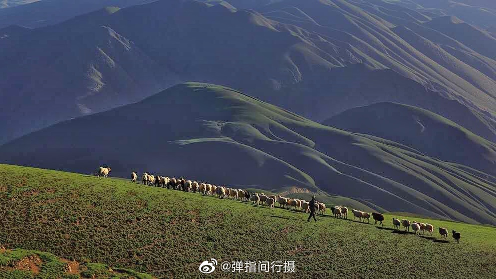连接新疆和田地区策勒县山区板兰格、喀山、帕卡三个草原的昆仑天路