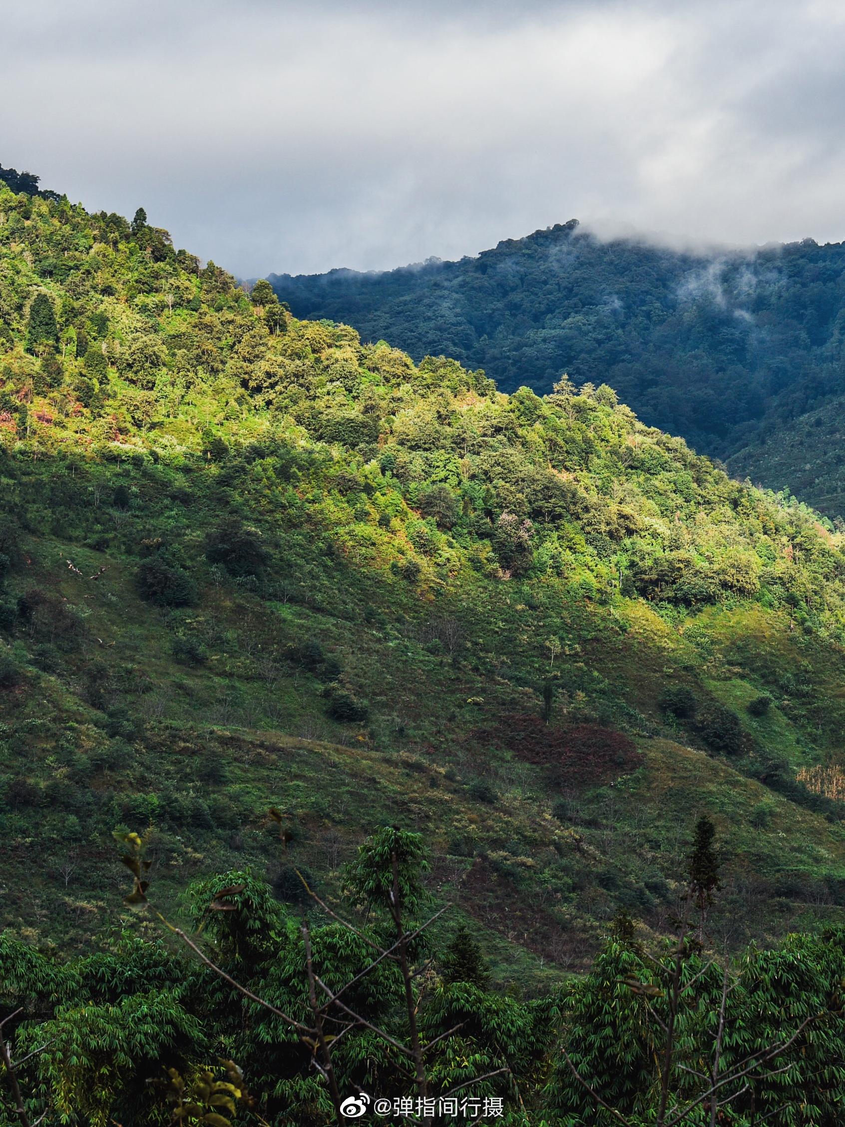 在云南西南部的大山中有个"南美拉祜古村",地处临沧市临翔区西部