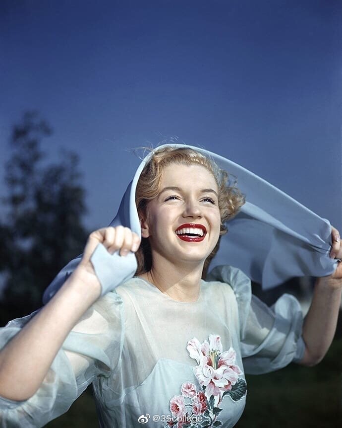 marilyn monroe by earl theisen in 1947