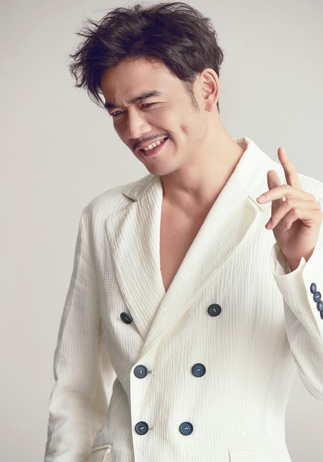 小包总杨烁成霸道总裁专业户,最近被喷成油田,看完他的脸我懂了