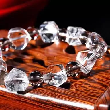 金星花18000买假手镯吃哑巴亏?旅游购物有风险,国庆出行需谨慎