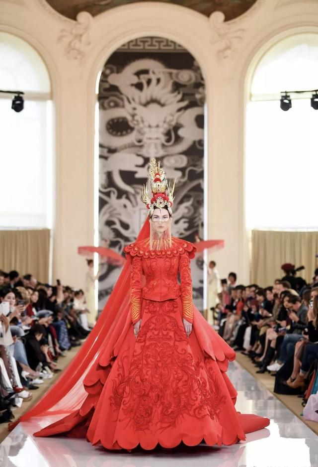 把国粹中国戏曲搬到巴黎时装周盖娅传说的最美国风高定