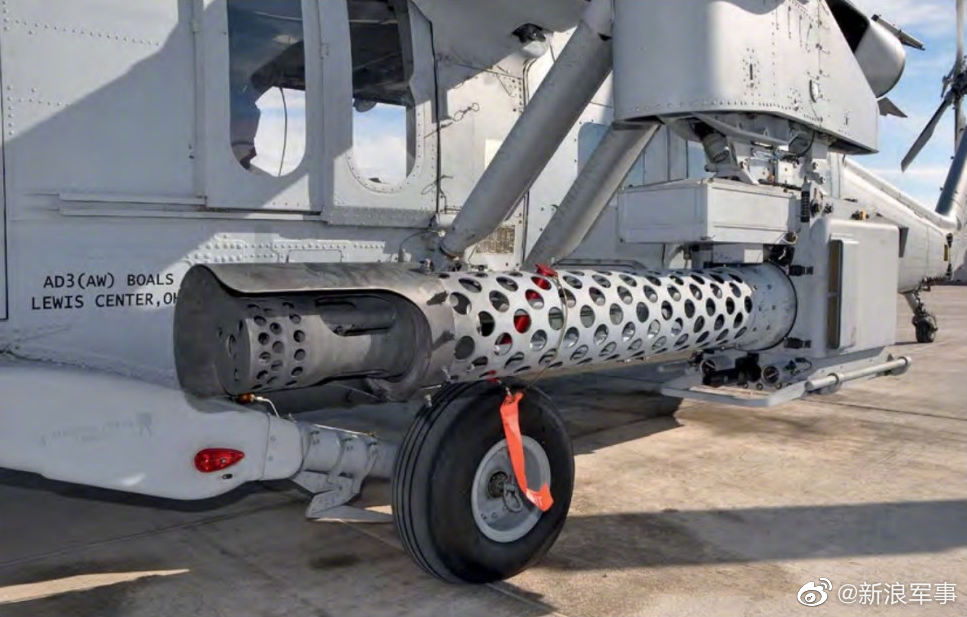 mh-60的m197 20mm 三管加特林机炮长这个样子 @fighterman_久丽美学