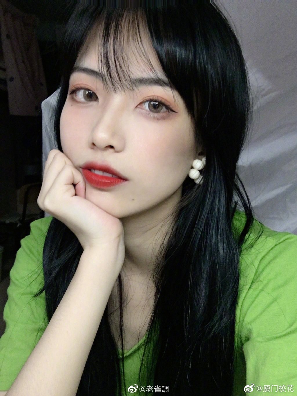 她叫旷云菲99年就读于湖南理工学院很有气质的女生