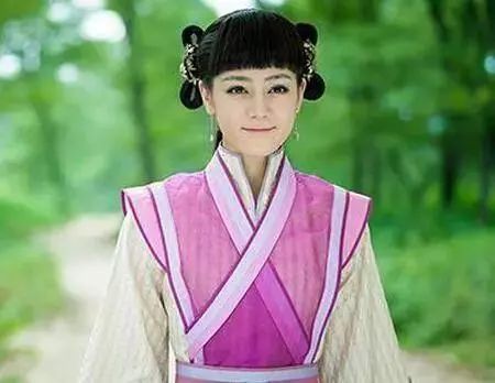 女星留起铁刘海,迪丽热巴像男人,赵丽颖搞笑,唐嫣居然最好看