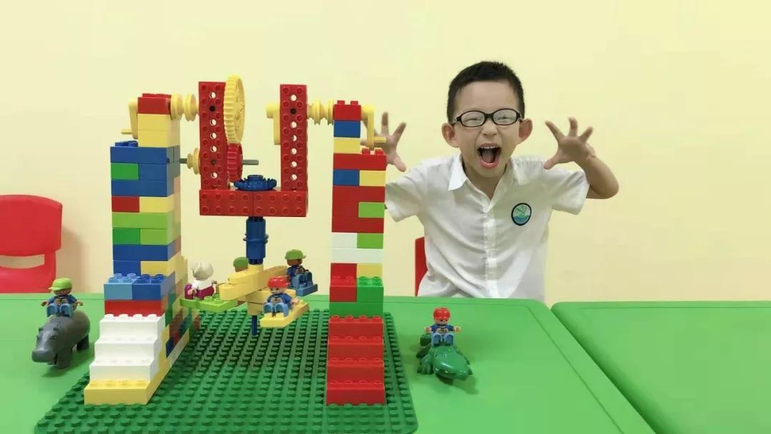 【爸吡宝贝】机器人教育就是花钱搭积木吗?【新密少儿编程培训】