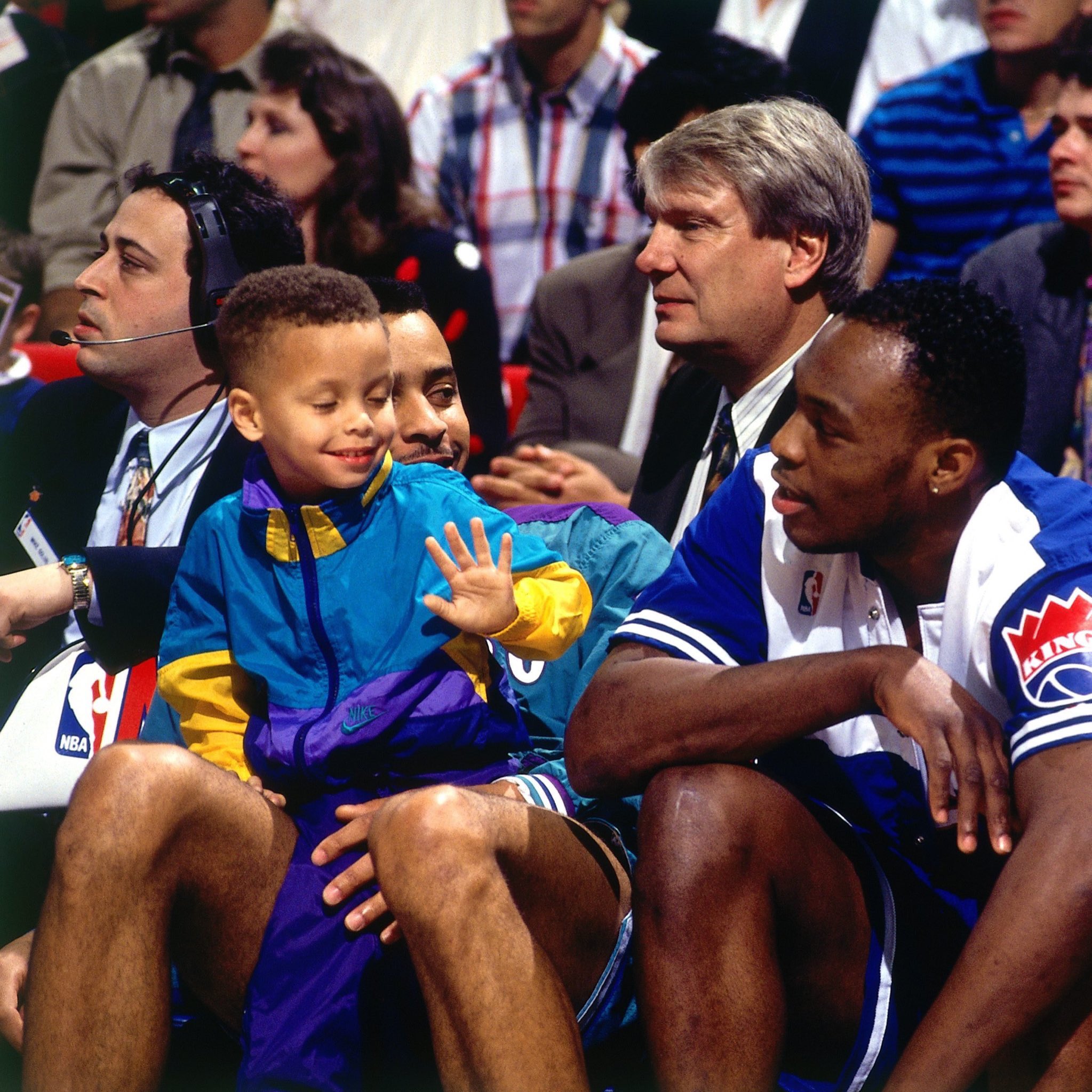 库里小时候的衣服配色curry61992年老爸戴尔库里参加三分大赛时