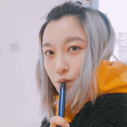 收到朋友送的flow福禄电子烟水果味的超级好抽