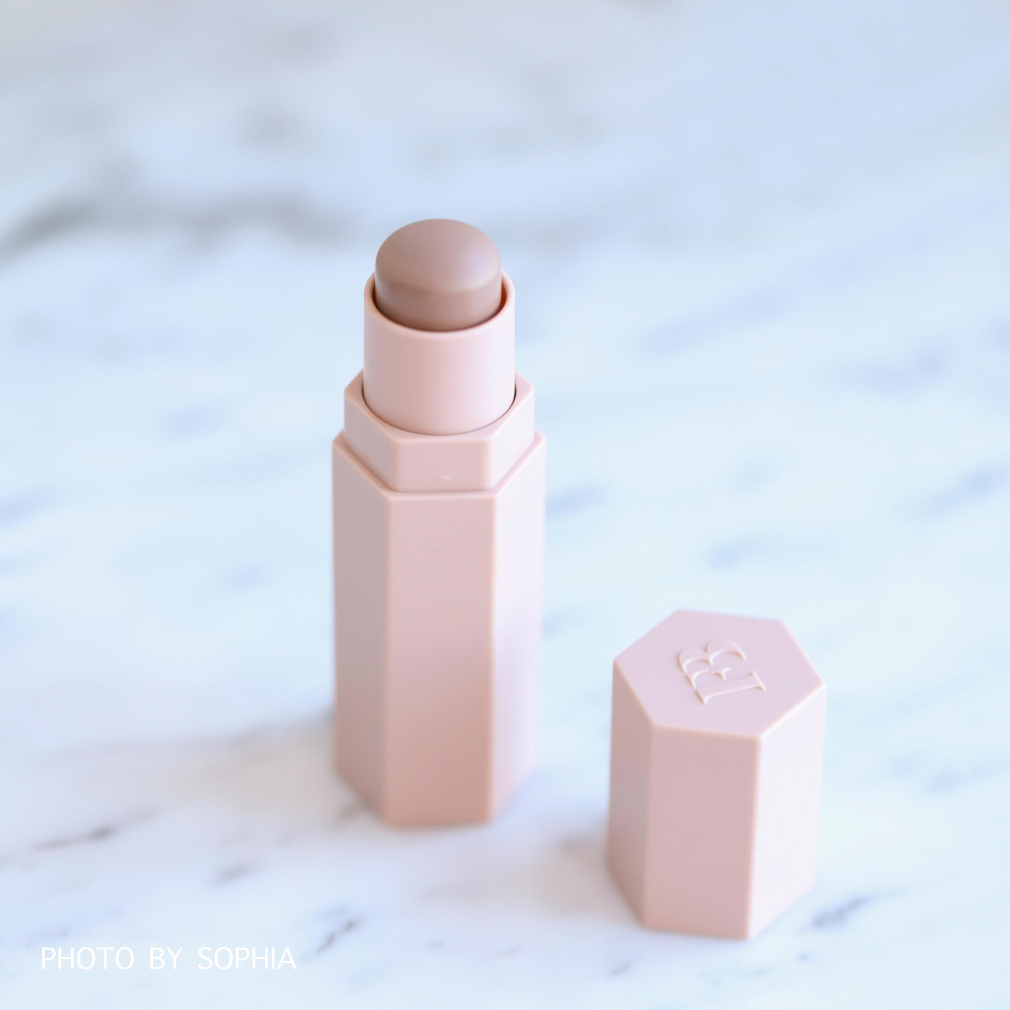 晶晶女士的fenty Beauty修容棒amber 这个是个神奇的色号 晶晶女士的fenty Beauty修容棒amber 这个是个神奇的色号