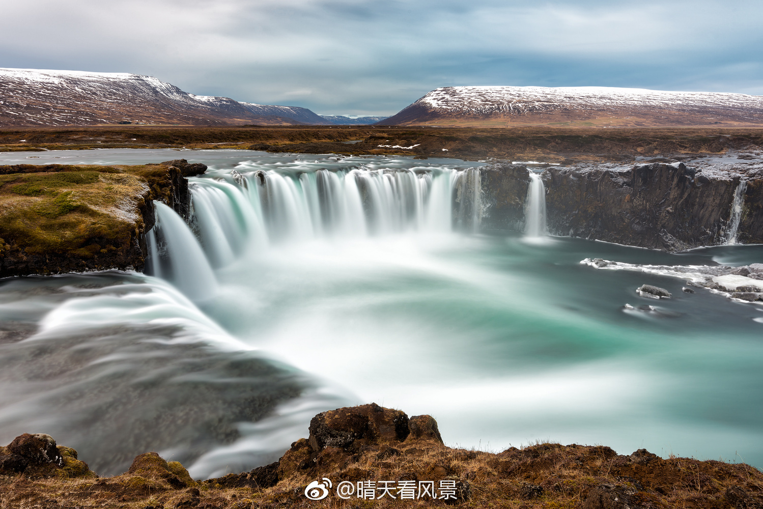 冰岛上帝瀑布世间少有的马蹄形瀑布