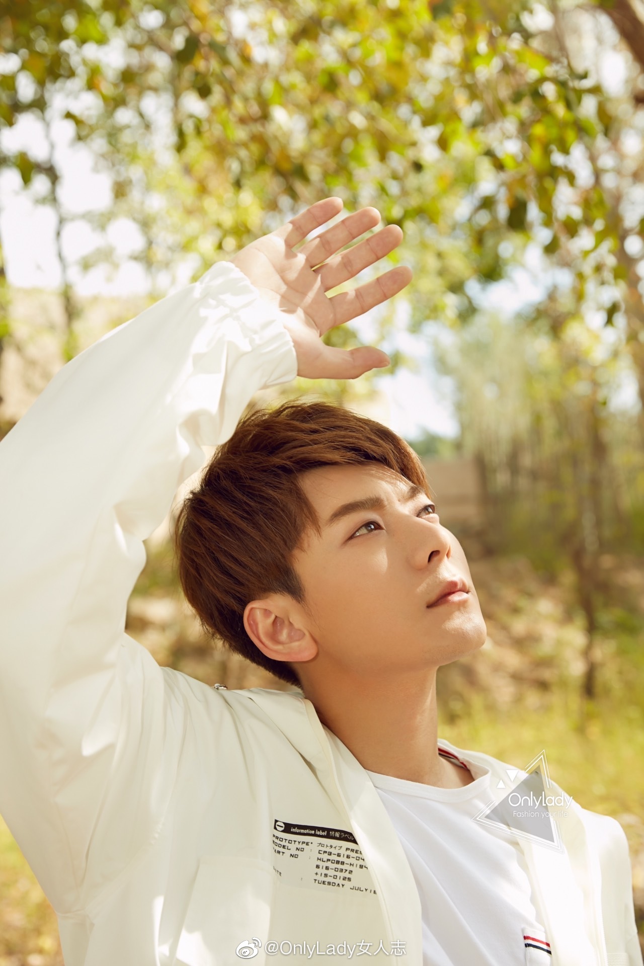 一组@陈翔橙 在里写真送上,简单清爽蓝白色系休闲装