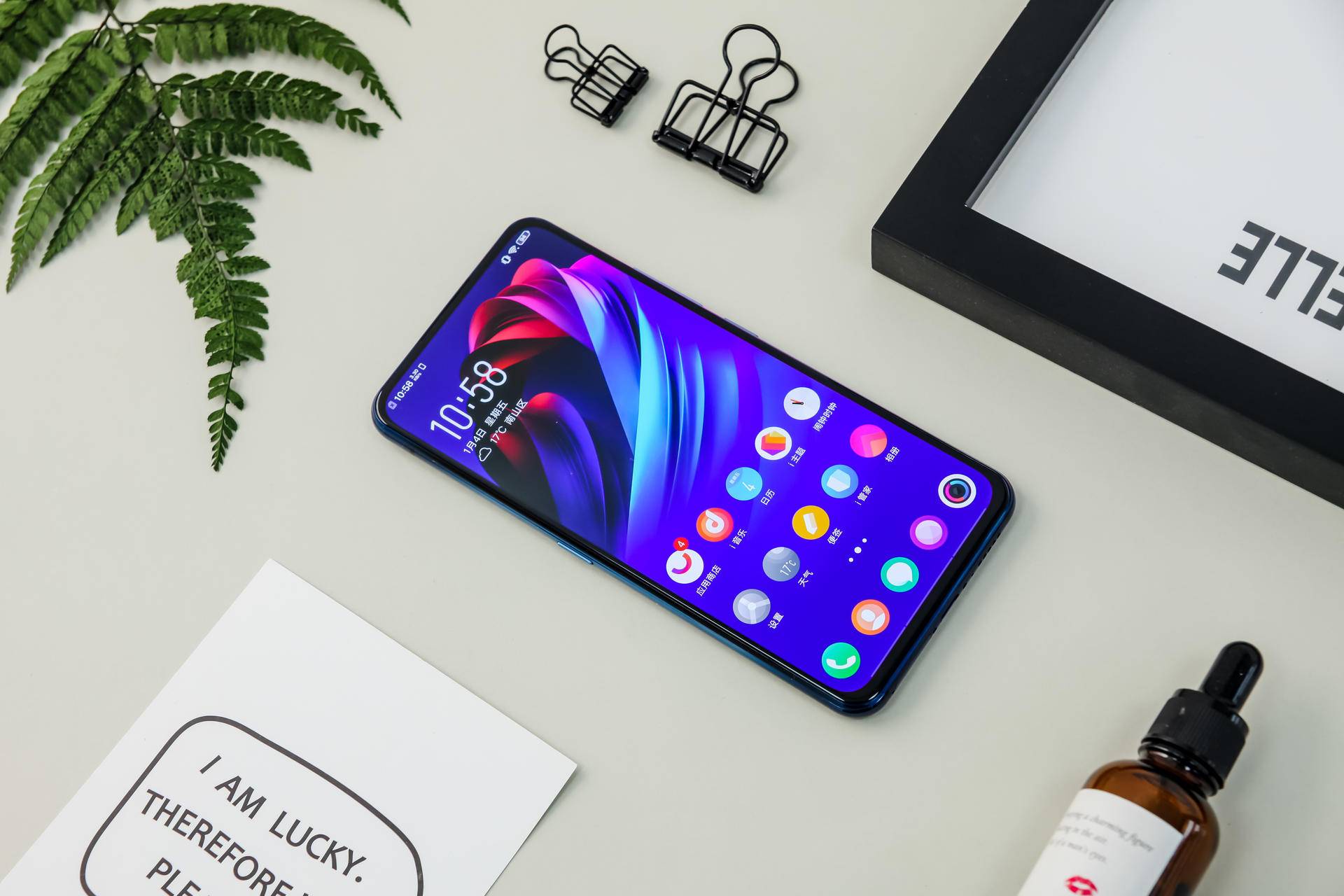 vivo 折叠屏手机配置 a6fe-hswimzy5595561.jpg