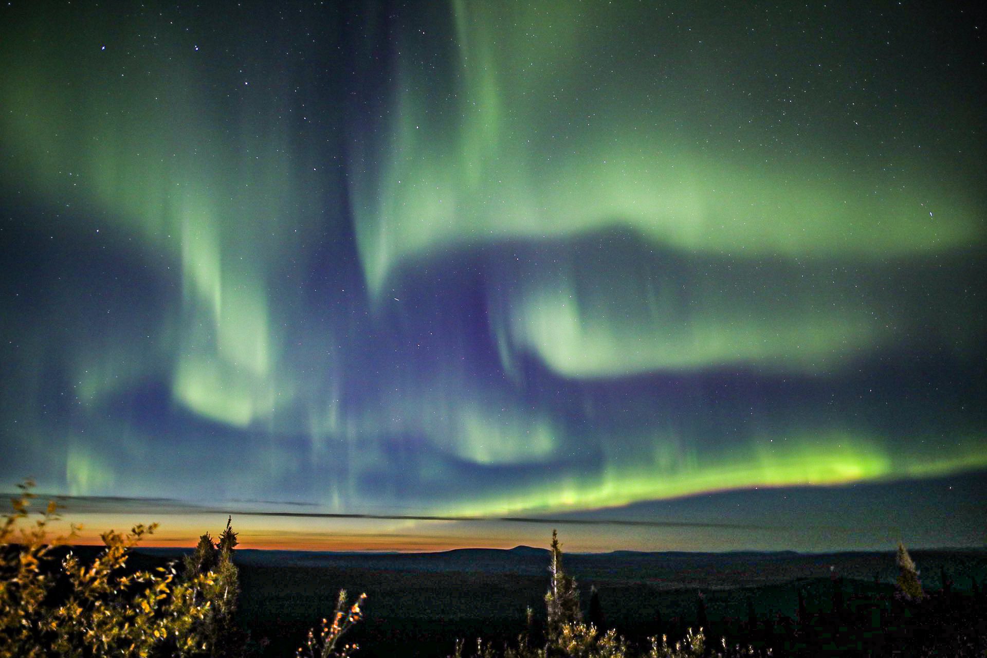 昨晚北极圈的一些场景!育空极光__财经头条