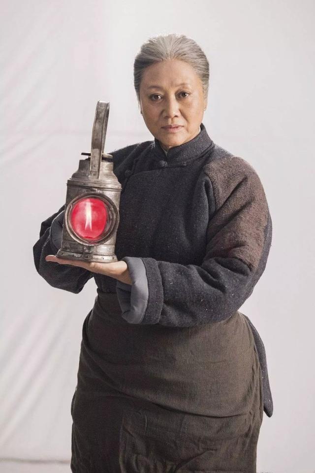 娱乐圈传奇母女车晓王丽云:留不住爱,离婚后却活成单身女人范本