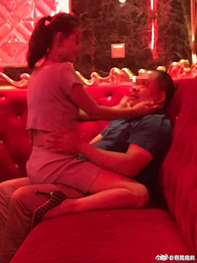 网友爆料大理一副乡长ktv不雅照流出官方纪委已介入调查