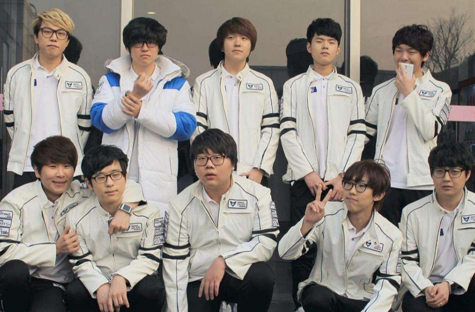 这一招让他瞬间一米八|三星|战队|英雄联盟_新浪新闻