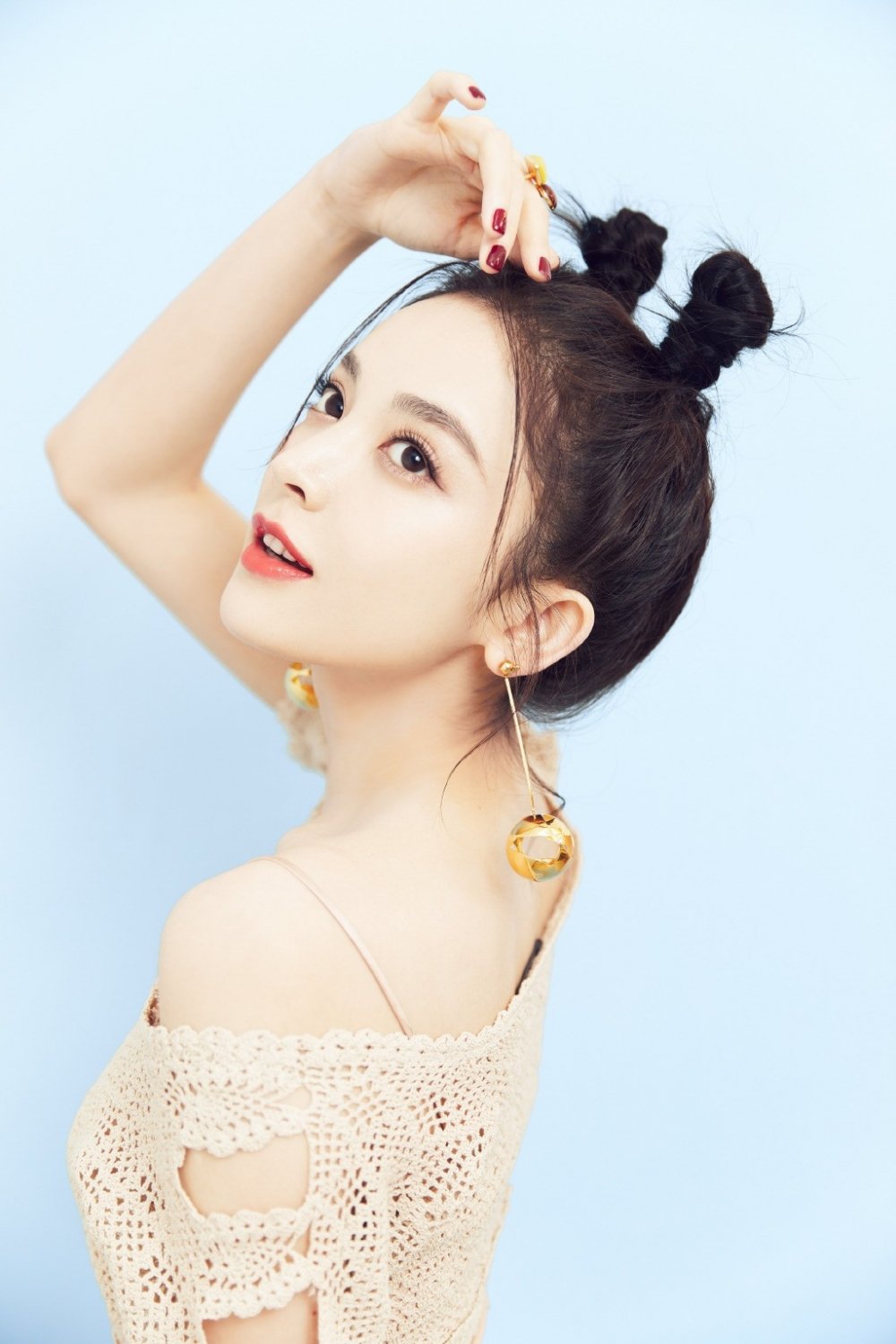 甜美少女古力娜扎俏皮可爱夏日清凉丸子头唯美写真集