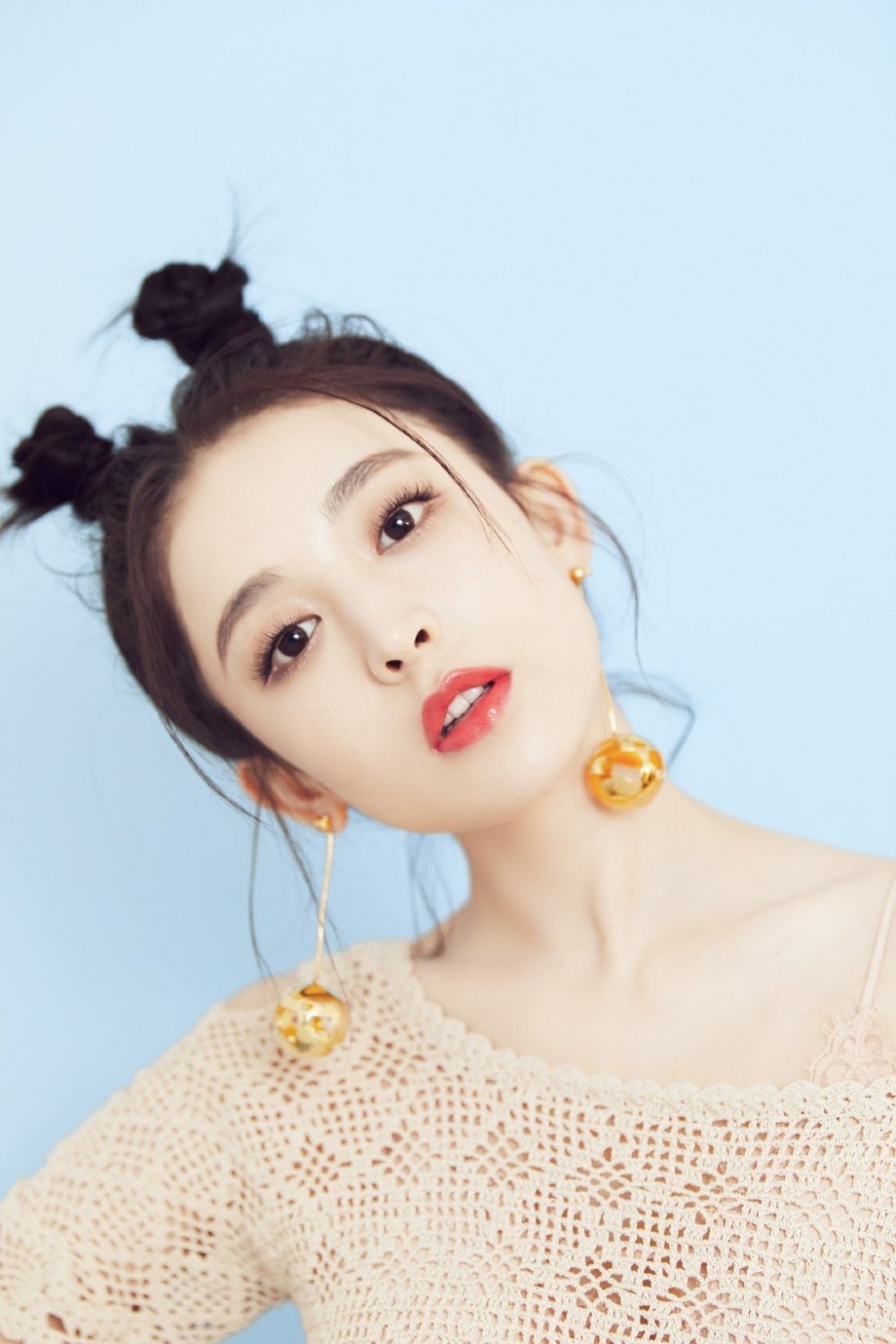 甜美少女古力娜扎俏皮可爱夏日清凉丸子头唯美写真集