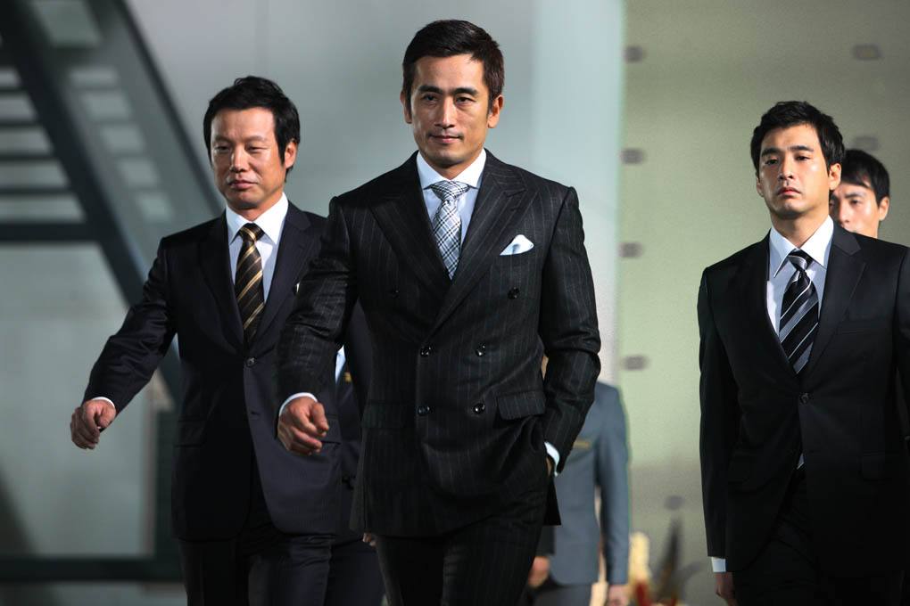 因家族没落圆梦成演员, 出道20多年搭档都是大美女, 却低调宠妻!