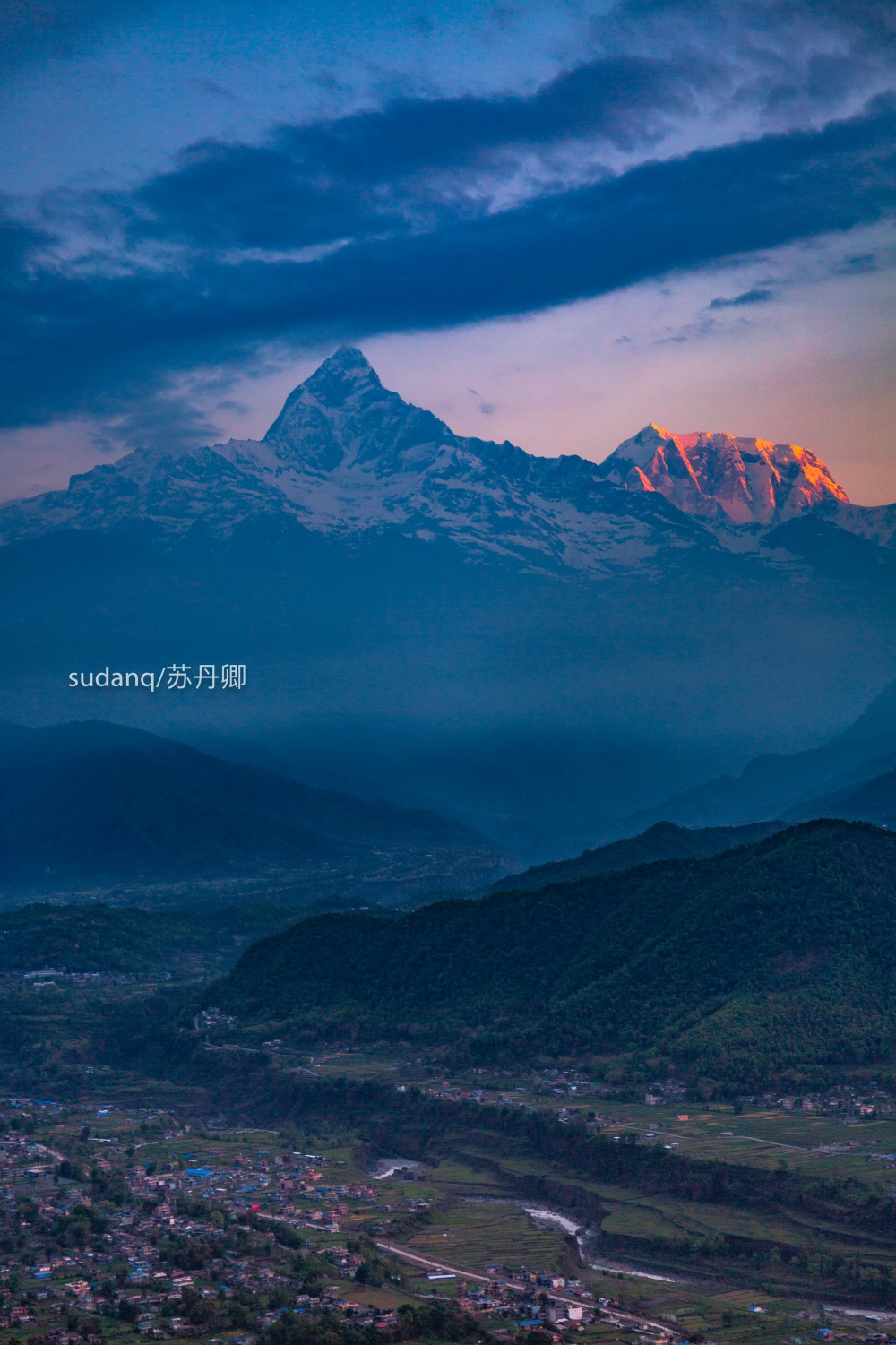 尼泊尔,地处边远,坐落在喜马拉雅山南麓的小角落里,周边高山林立_新浪新闻