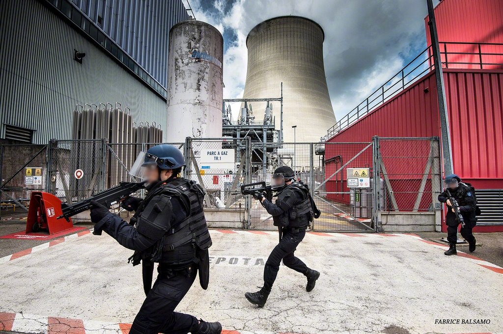 法国国家宪兵特勤队展开反恐训练