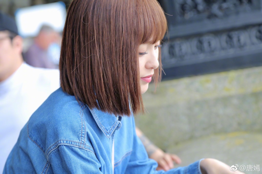 唐嫣美得好惊艳!只是剪款短发气质都不一样了,35岁嫩回18岁少女