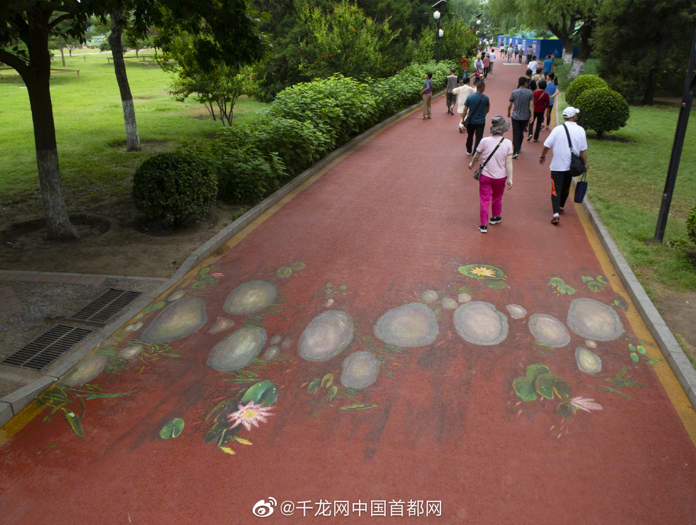 妙笔生花50幅彩绘扮靓莲花池公园健身步道