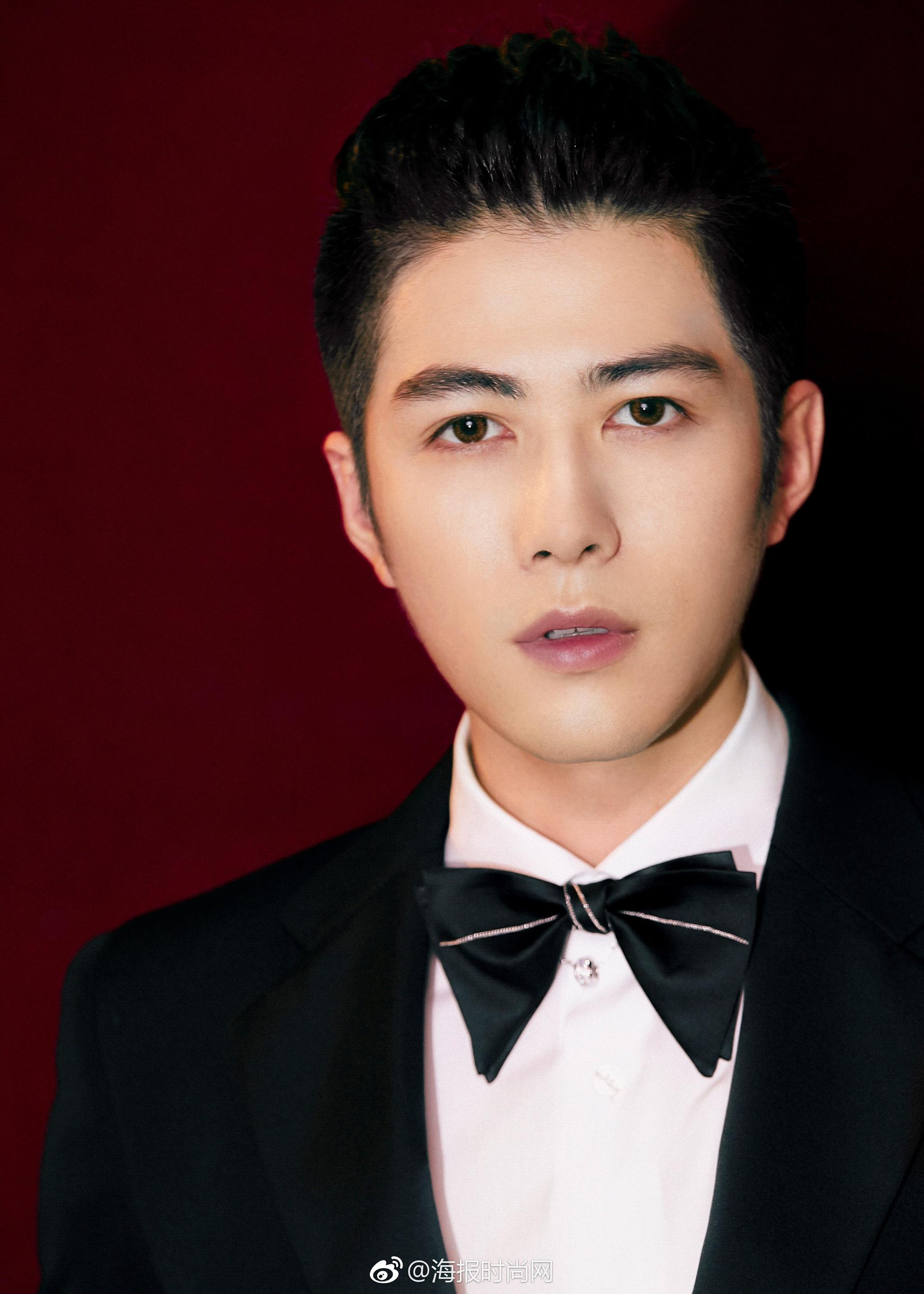 陈学冬 以一身stella mccartney西服套装搭配@piaget伯爵 饰品帅气亮