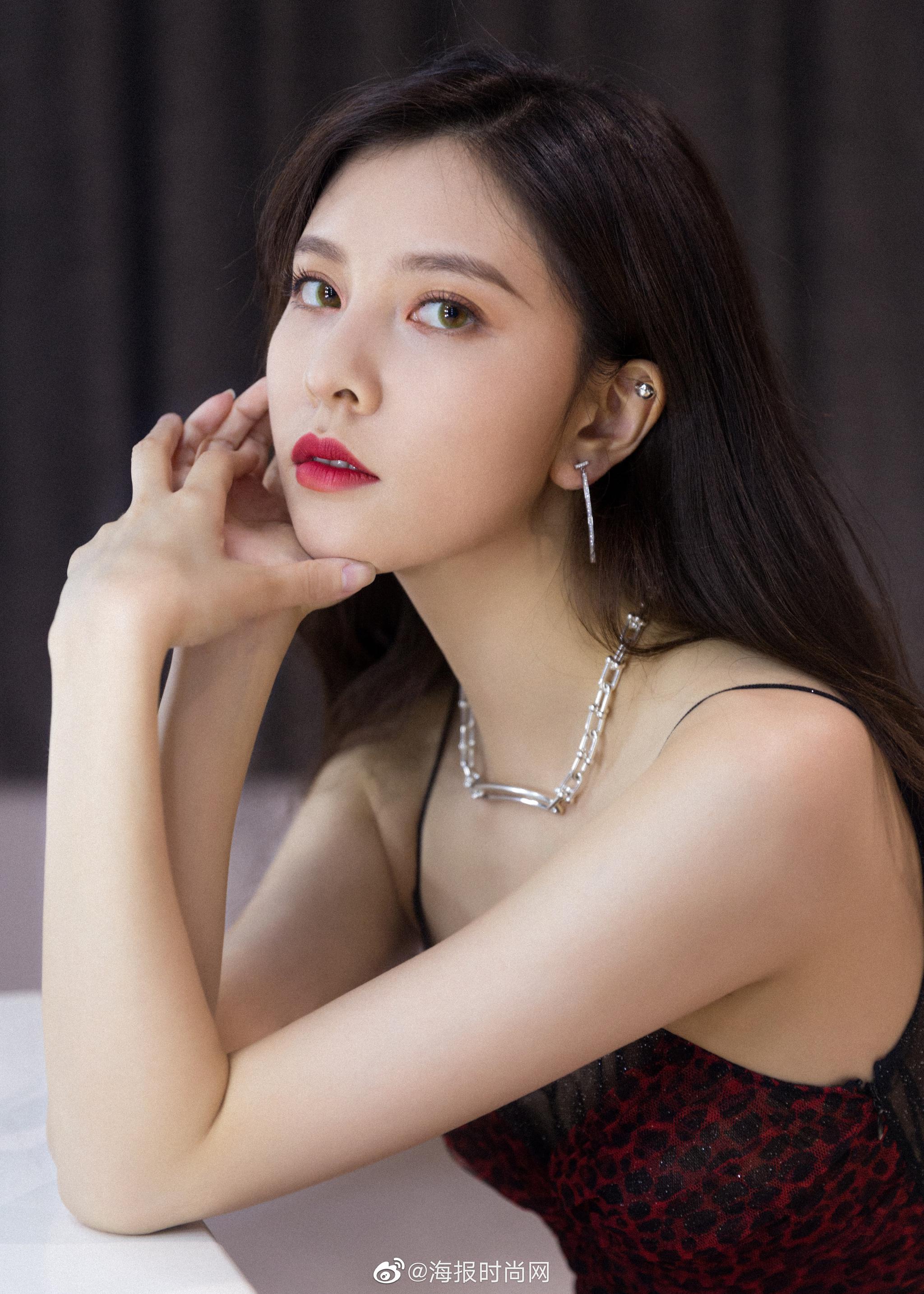 cecilia宋妍霏在昨晚的《音浪合伙人》上带来《爱的主打歌》